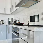 Orange Sea View Penthouse Daire *