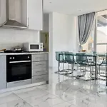 Daire Orange Sea View Penthouse Saranda