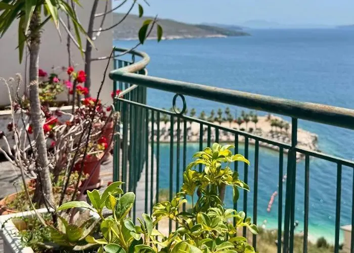 Orange Sea View Penthouse Apartmán Sarandë